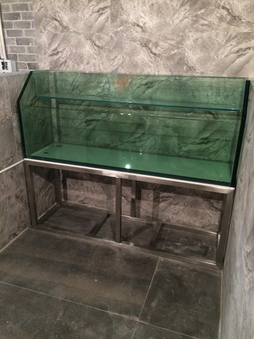 24小時魚缸急救服務 - 佳運水族工程全天候緊急魚缸維修